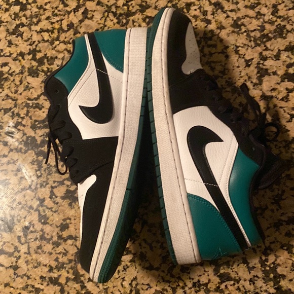 Jordan 1 Low Mystic Green - Picture 3 of 6